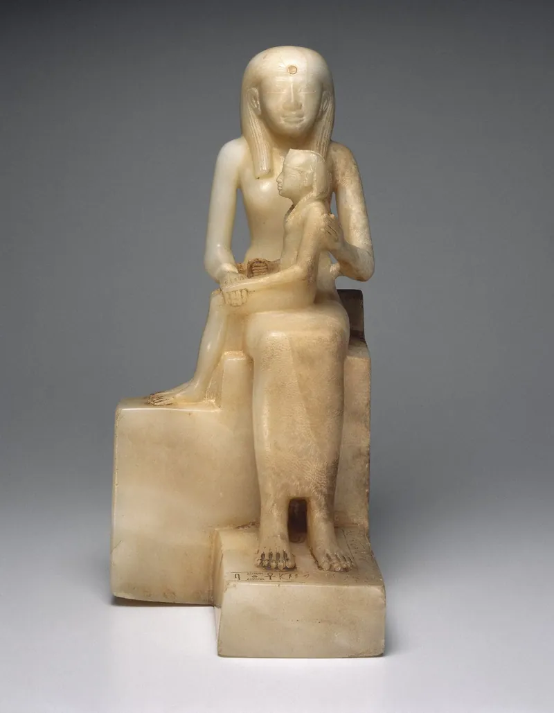 Statyett i egyptisk alabaster av drottning Ankhesenpepi (Ankhnes-meryre) II med sonen Pepi II i knät som en kung i miniatyr. Hon var gift först med Pepi I och sedan med Merenre (Brooklyn Museum 39.119).