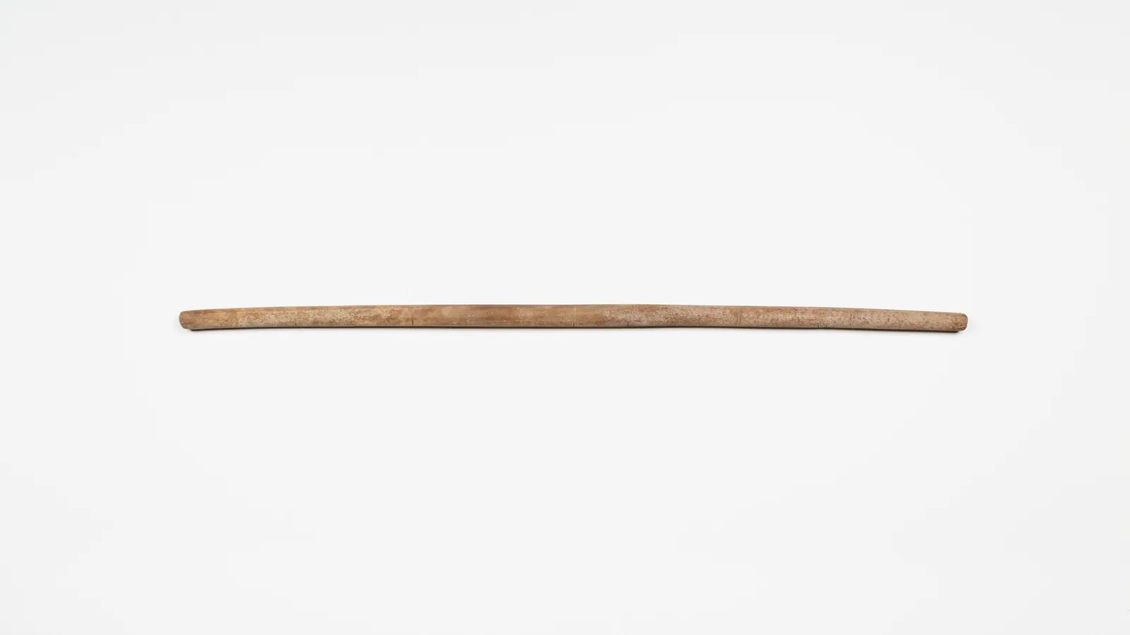 En mätstav i trä från Mellersta riket (Metropolitan Museum of Art). Pyramiderna stakades ut i kungliga alnar på ungefär 52,4 cm, indelade i 7 handsbredder och 28 fingrar: Cheopspyramidens bas är 440 alnar, Meidums 275.