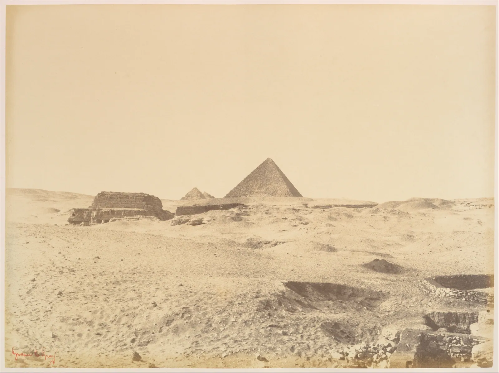 Gustave Le Gray, ”Pyramides de Gizèh”, 1865–69: den store franske fotografen, som bosatte sig i Egypten och dog i Kairo 1884, visar pyramiderna små vid horisonten bortom ett fält av mastabor.