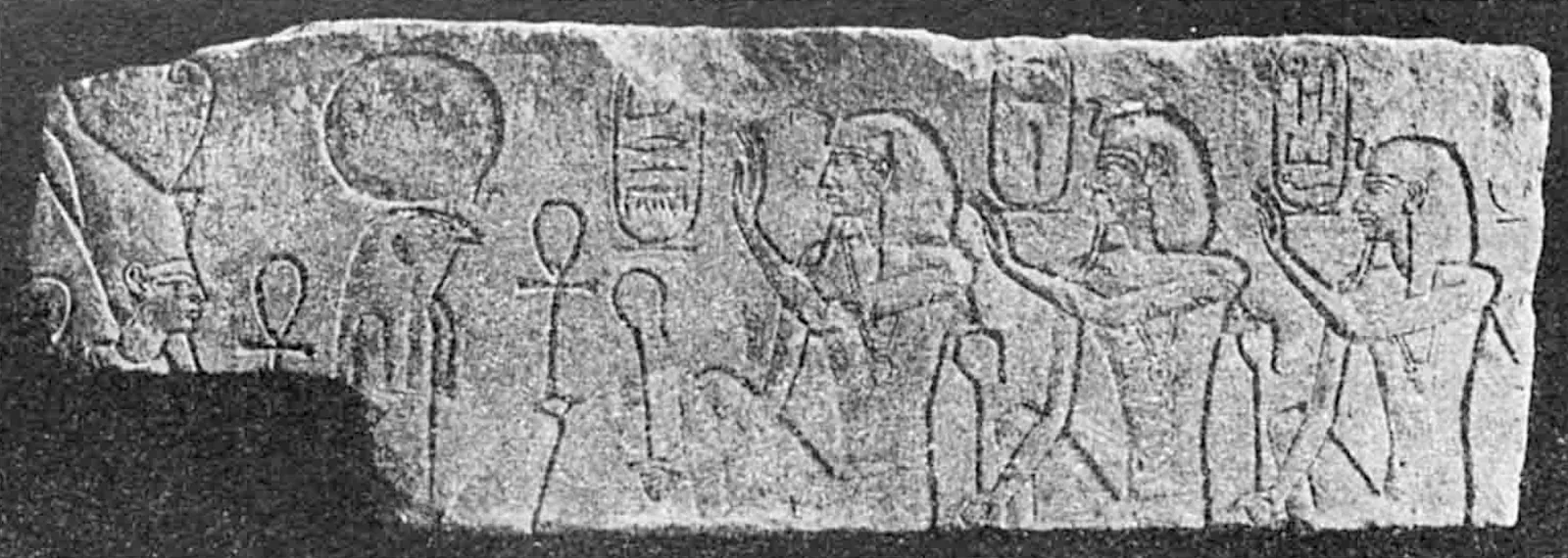 Relief från ramessidisk tid i en grav i Saqqara med tre sedan länge döda kungar – Sekhemkhet, Teti och Userkaf – som fortfarande hedrades ungefär tusen år efter sin tid (publicerad av Henri Gauthier 1906).
