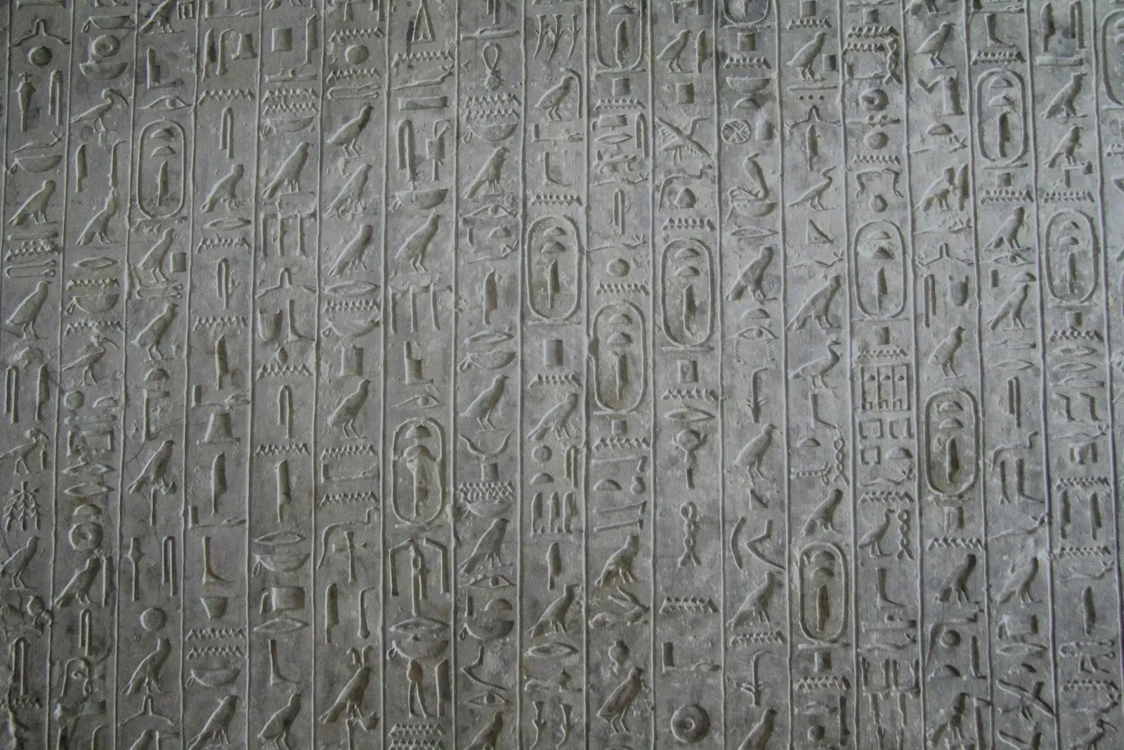 Pyramidtexter i Tetis pyramid i Saqqara (sjätte dynastin, ca 2330 f.Kr.), den andra kungliga pyramiden med inskrifter. Bara här och hos Unas finns den så kallade kannibalhymnen.